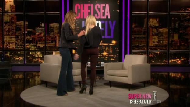 Chelsea_Lately_2012_03_22_Jennifer_Lawrence_HDTV_XviD-2HD_avi0185.jpg