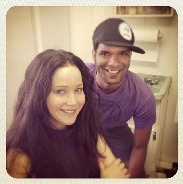 jennifer-lawrence-en-compagnie-de-son-coiffeur.jpg