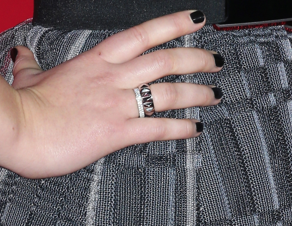 accessories002x004~0.jpg