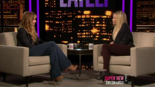 Chelsea_Lately_2012_03_22_Jennifer_Lawrence_HDTV_XviD-2HD_avi0436.jpg