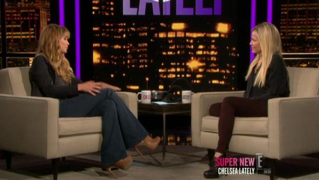 Chelsea_Lately_2012_03_22_Jennifer_Lawrence_HDTV_XviD-2HD_avi1079~0.jpg